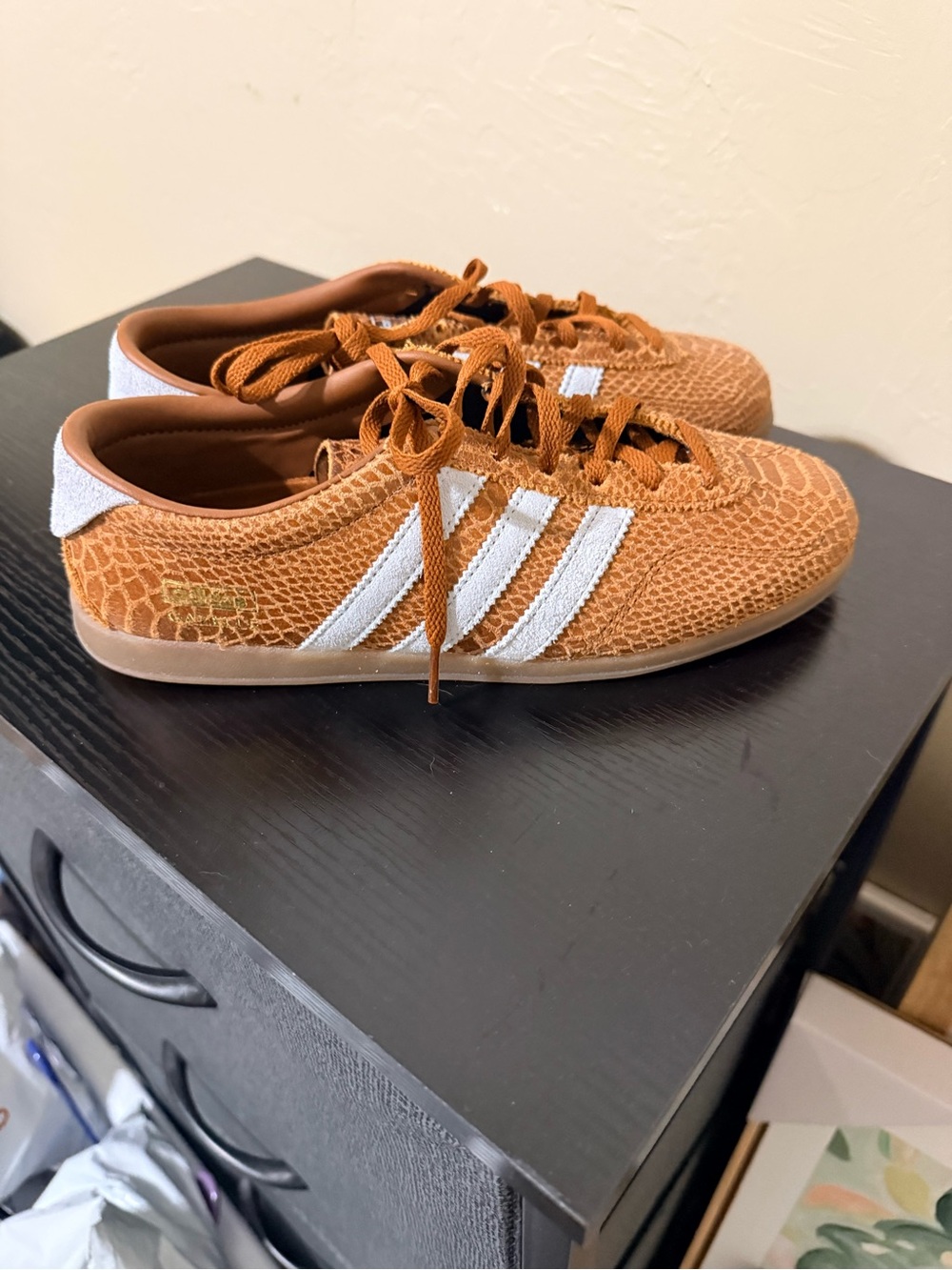 adidas Gazelle Dusty Brown Textured Three-Stripe Women's Sneakers. NWOT Run big. - Picture 3 of 5